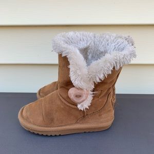 Girl’s Ugg Style Boots 👢
